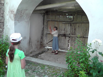 HRANA VIE: La multi ani, draga noastra Tante Sara!