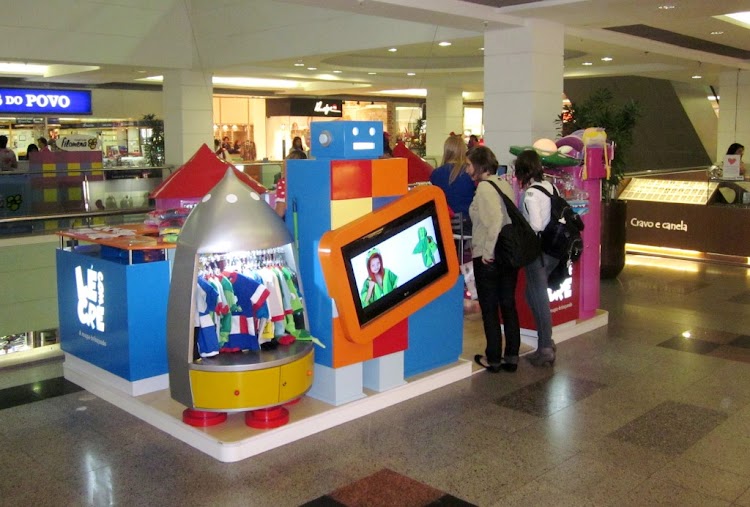 Lé com Cré chega ao Shopping Tijuca e leva o conceito de roupa-brinquedo à Zona Norte