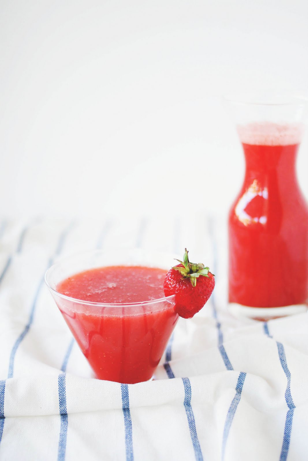 Unedeux senses StrawberryLychee Aguas Frescas