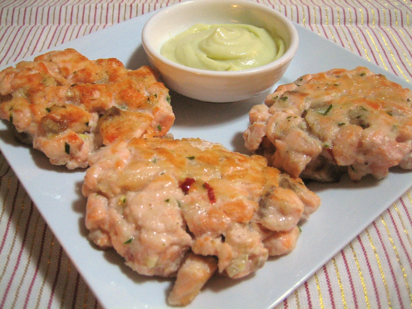 Mrs. Ip's Kitchen Donna Hay's Lime & Lemongrass Salmon Cakes