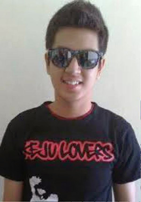 Foto Kevin Julio Pakai Kacamata Hitam Foto Kevin Julio Pakai Kacamata Hitam