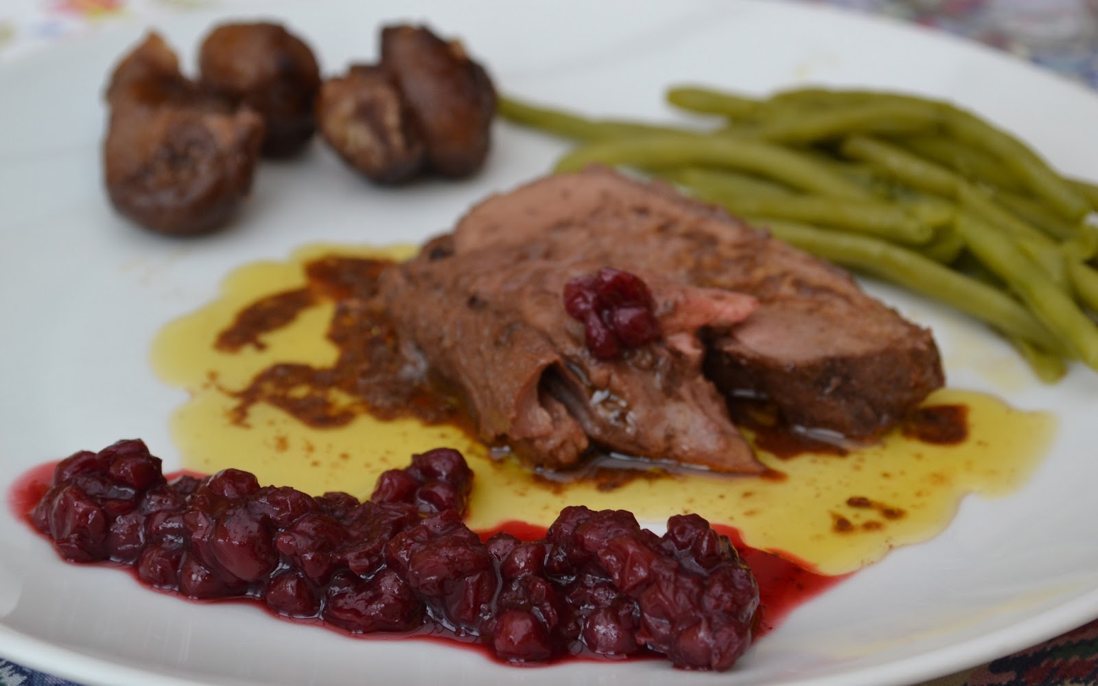 DANS L'ASSIETTE DES AUTRES Cuissot de sanglier rôti au four (FR)