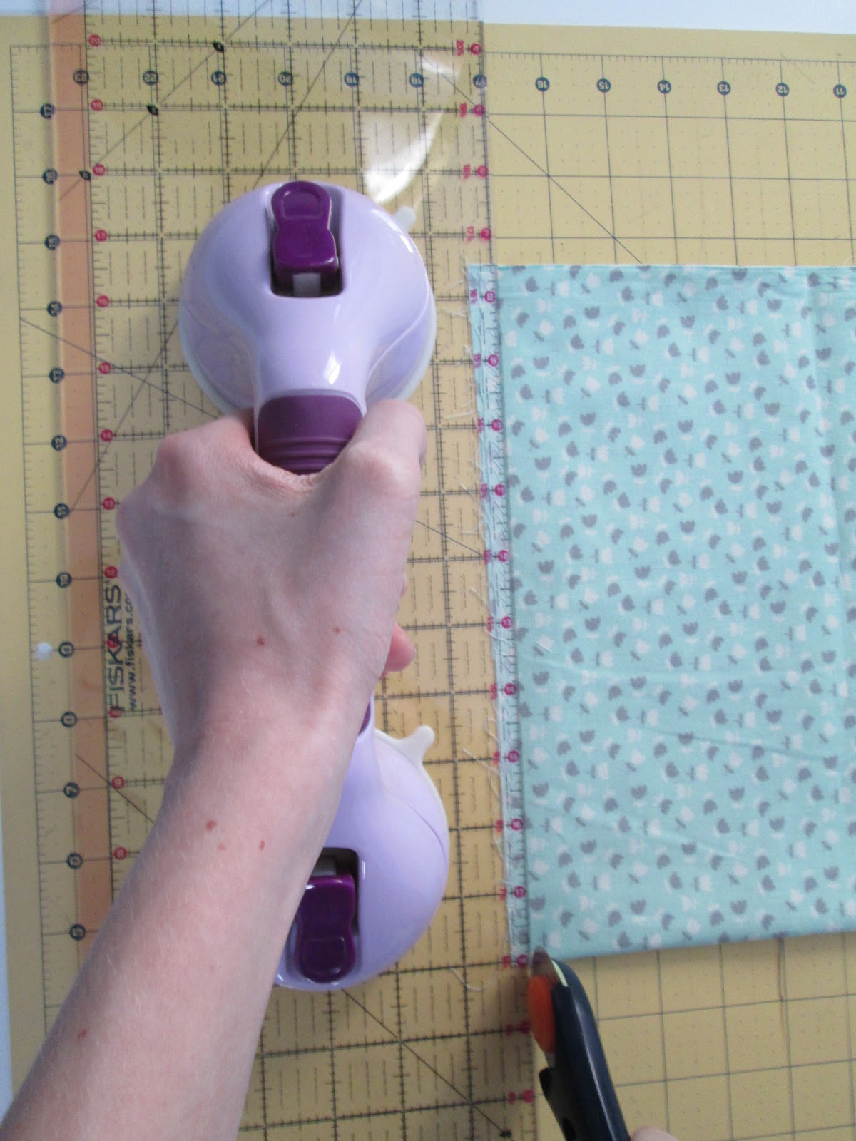 Quackadoodle Quilt How to Cut Fabric Using a Rotary Cutter