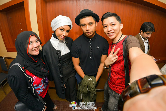 Together with Nana Eddy (My blogging partner of the day), MizzNina and Noh Salleh at The Shout Awards 2013