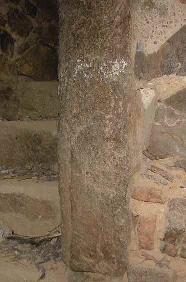 Estelas funerarias y ara de altar romano