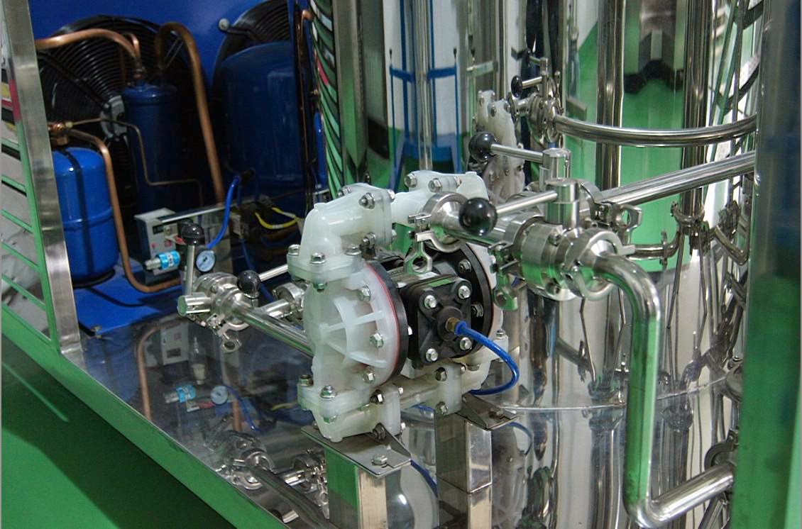main body of perfume making machine 100L-1000L 100英里的水,用香水,用金属喷雾用金属喷雾,用自制的玻璃和自制的玻璃混合