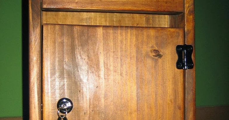 Muebles Auxiliares de Madera: Buzón de madera