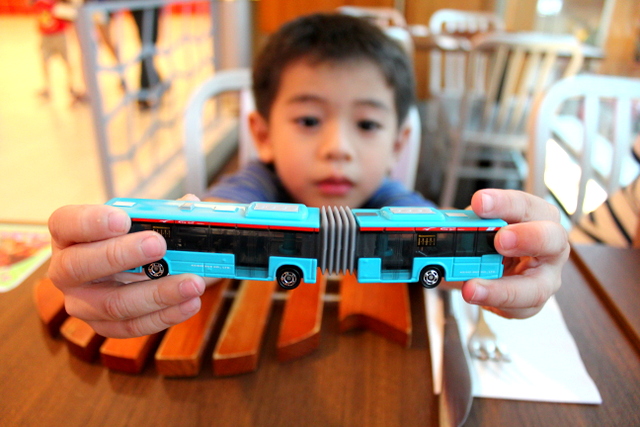 tomika tomika bus