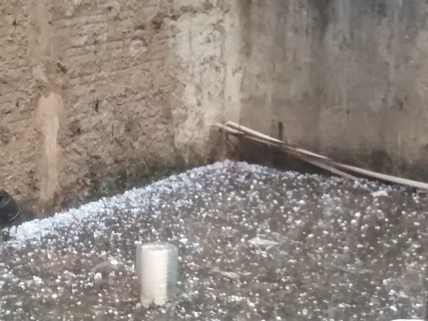 pedras para jardim em sorocaba: DE VOTORANTIM: Chuva de granizo atinge bairros de Sorocaba e pedras para jardim em sorocaba: DE VOTORANTIM: Chuva de granizo atinge bairros de Sorocaba e