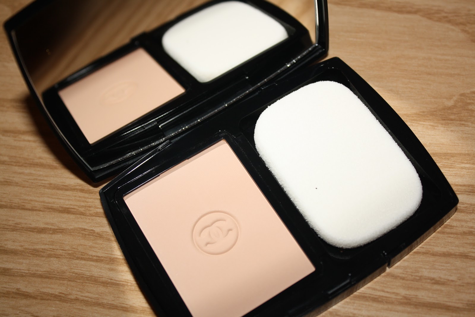 Beauty and Fashion Trends Chanel Double Perfection Compact Powder