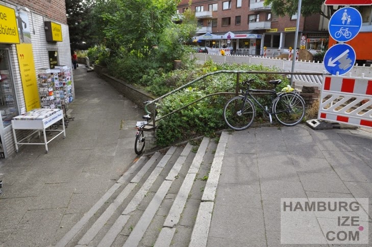 Erdkampsweg / Hummelsbütteler Landstraße - Treppen-"Radweg" © hamburgize.com / Stefan Warda