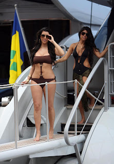 High Quality Images of Kim Kardashians in Bikini