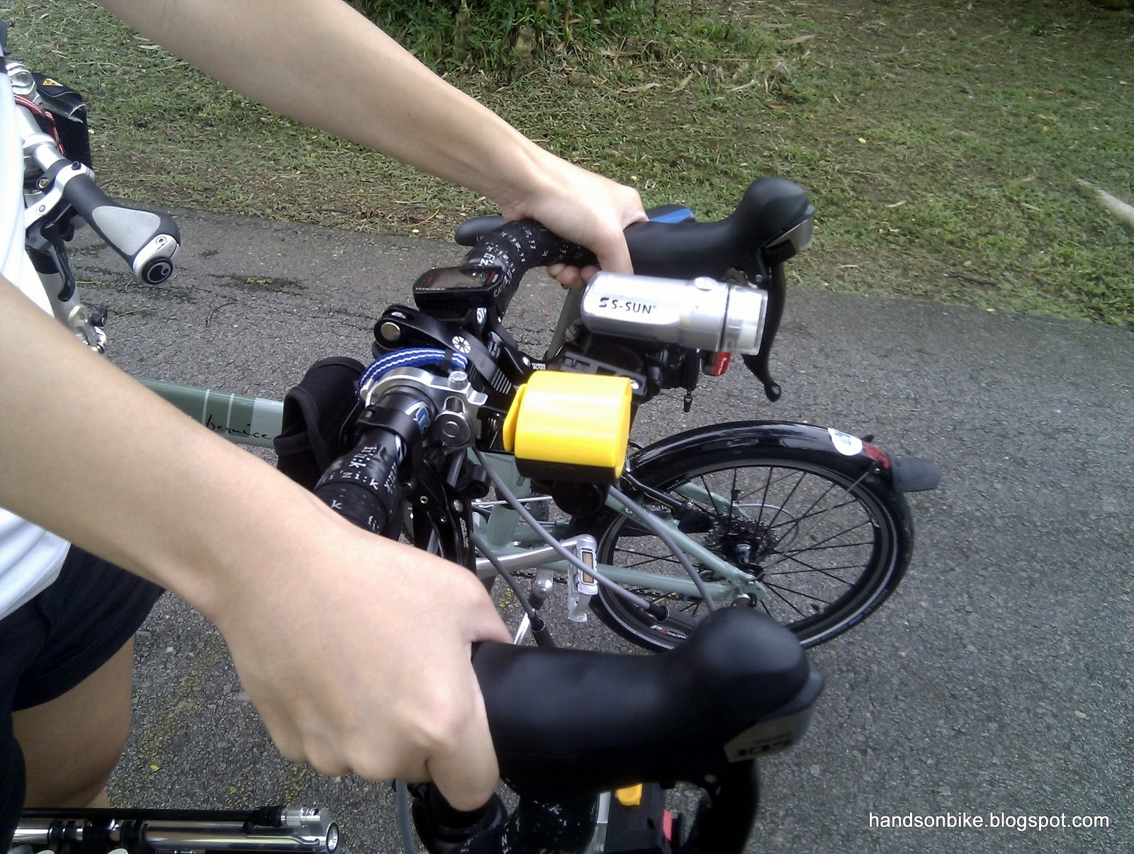 Hands On Bike Hand Positions on the Dahon Boardwalk X20R