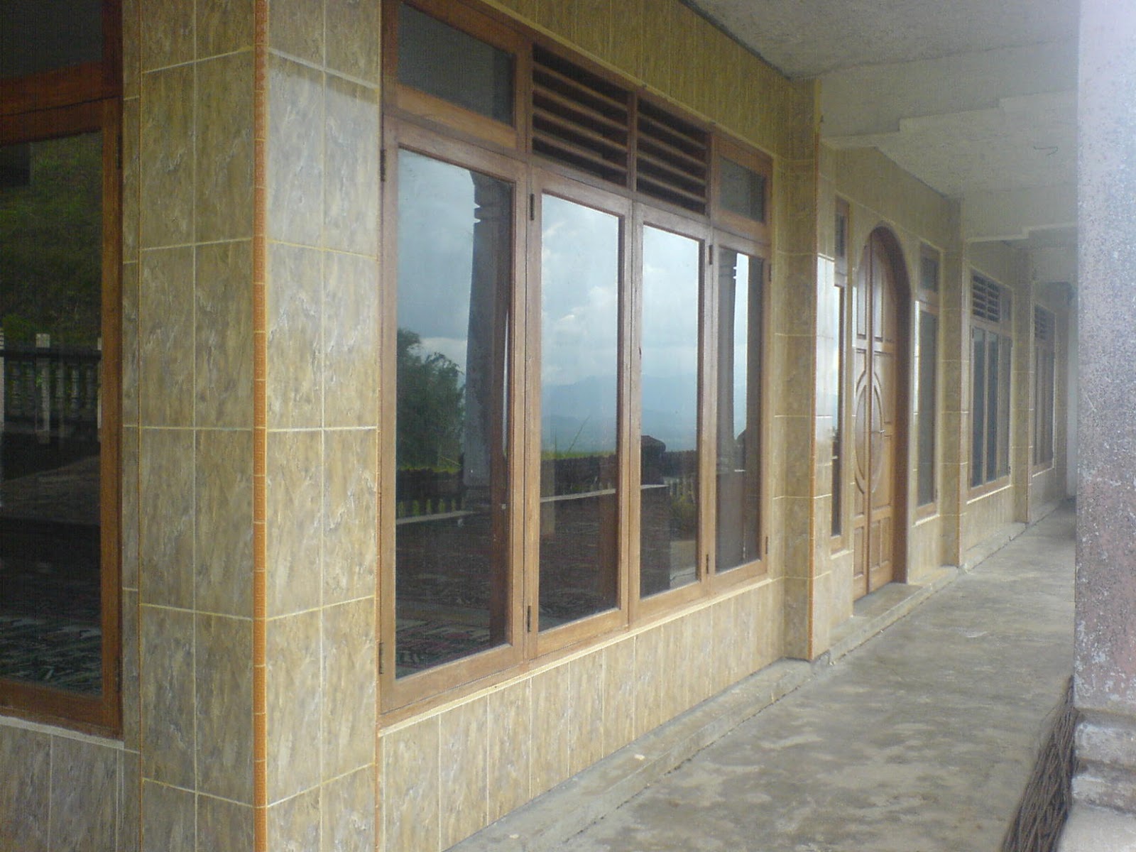 Info 47 Keramik Dinding Luar