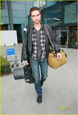 Robert Pattinson Clothing on Robert Pattinson Does It Again