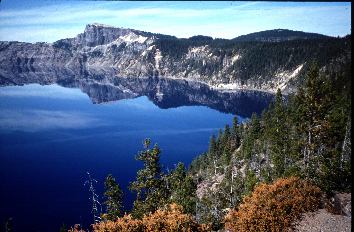 http://4.bp.blogspot.com/-9h_l4I9VN3Q/TbT4FXF1SgI/AAAAAAAAAGY/d9fq7G81dbw/s1600/crater.lake2.jpg
