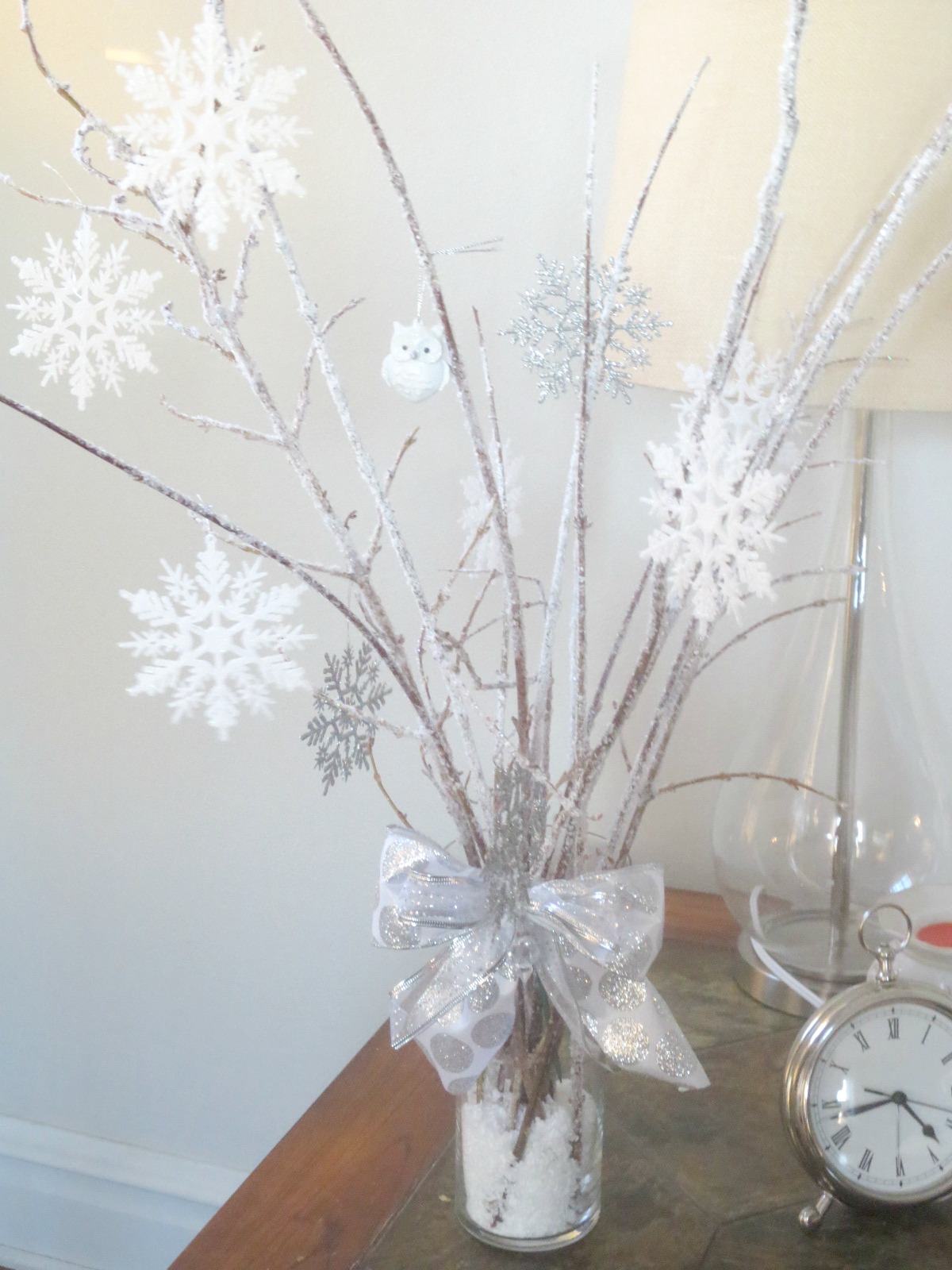 beyond the portico: WINTER WONDERLAND CENTERPIECES WITH DIY ICY  BRANCHES