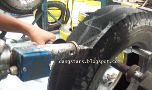 DIVISI Extruder Vulkanisir http://4.bp.blogspot.com/-9k3s3eht-Z8/UIvIZfy5cyI/AAAAAAAAH-w/VRFcZkfRd_4/s1600/Extruder-Vulkanisir.jpg