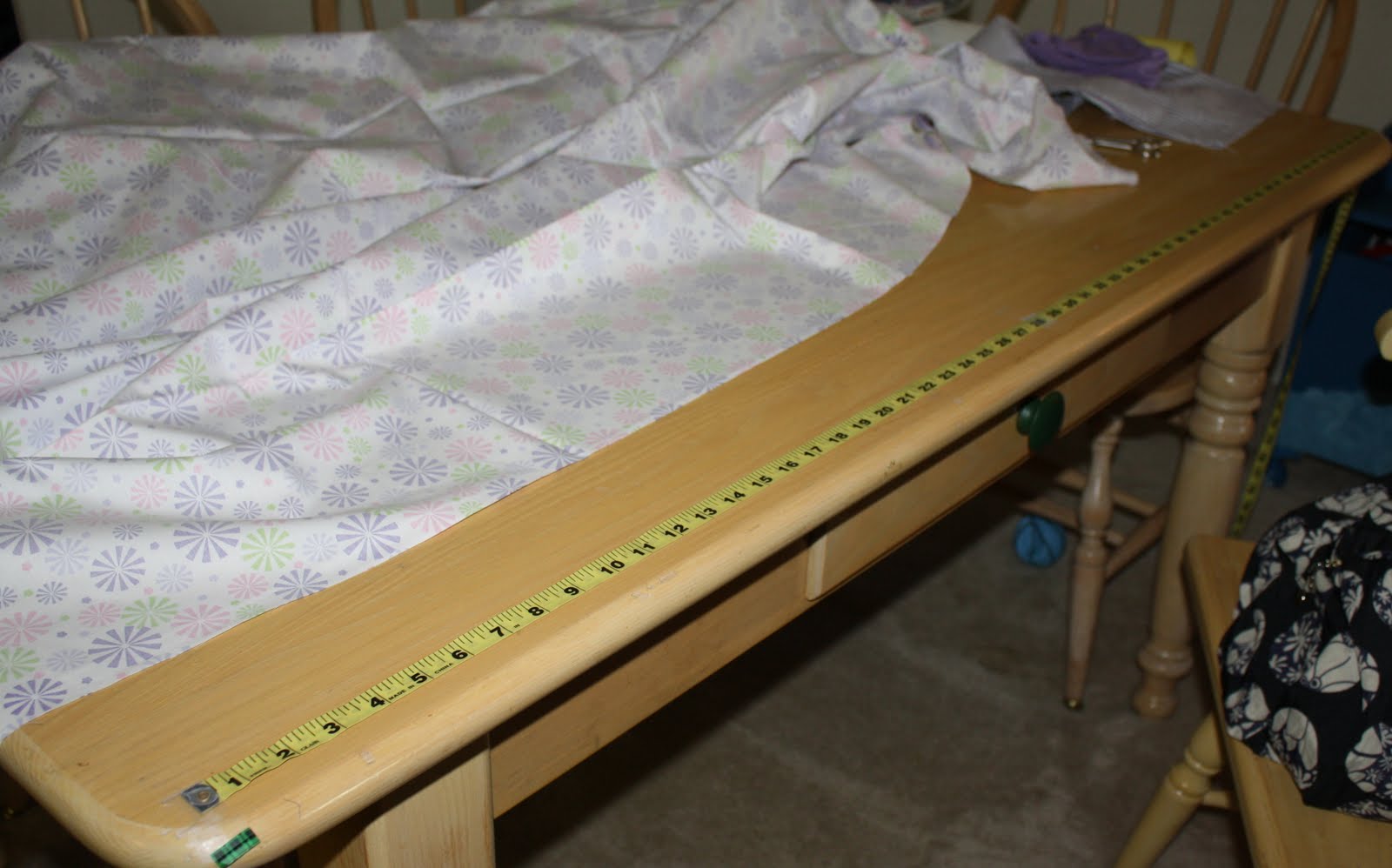 HukilauThreads How to Cut Long strips of Fabric Even and Fast.