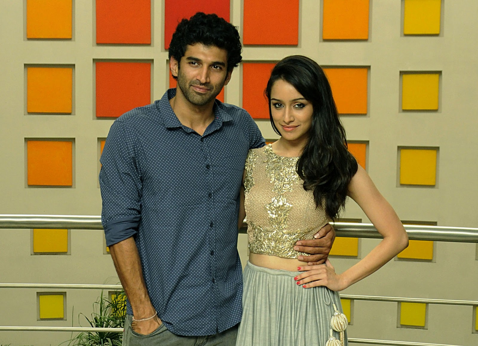 http://4.bp.blogspot.com/-9mgmtN8-MAs/UXdsOoTfyJI/AAAAAAAAM2Y/iLL4-NWEduY/s1600/Shraddha+&+Aditya.jpg