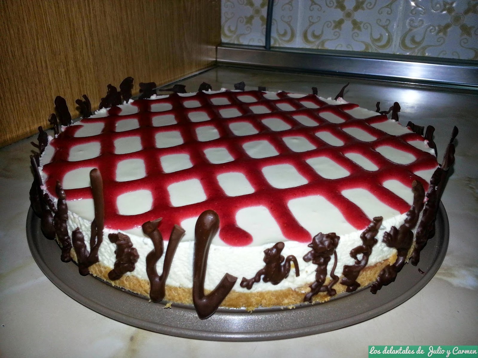 Mousse de chocolate blanco con dulce de fresa