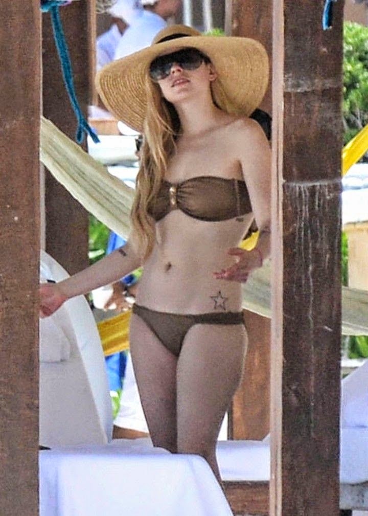 Avril levigne bikini