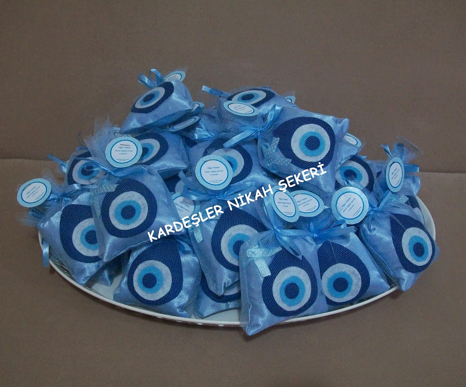 Kardeşler nikah Şekeri. Keçe nazar boncuklu