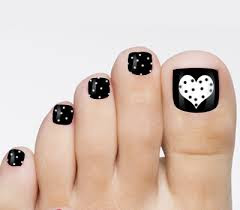 Uñas con rosas para los pies Uñas con rosas para los pies