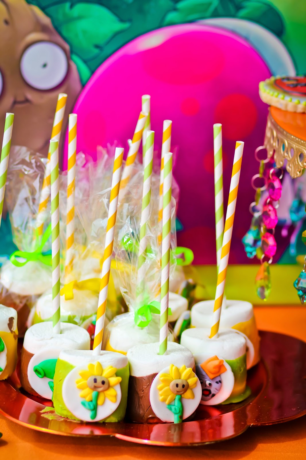 Capes & Crowns Plants vs Zombie Inspired Dessert Tables!