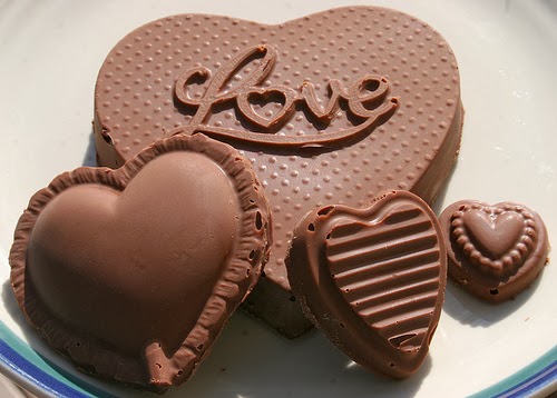 Tạo hình socola - chocolate có chữ Love Tạo hình socola - chocolate có chữ Love