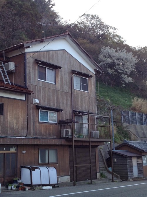 木造3階建ての建物