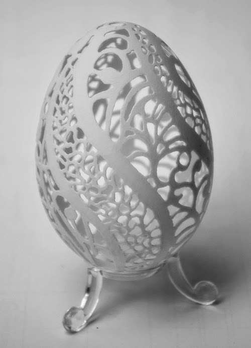 02-Piotr-Bockenheim-Carved-Goose-Eggs-Sculptures-www-designstack-co