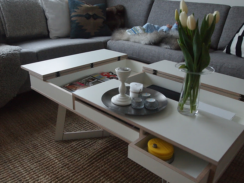 Urban retro: sofa, lampe og bord!