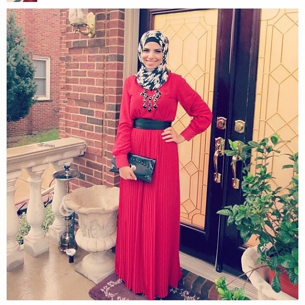 how to wear necklace with hijab