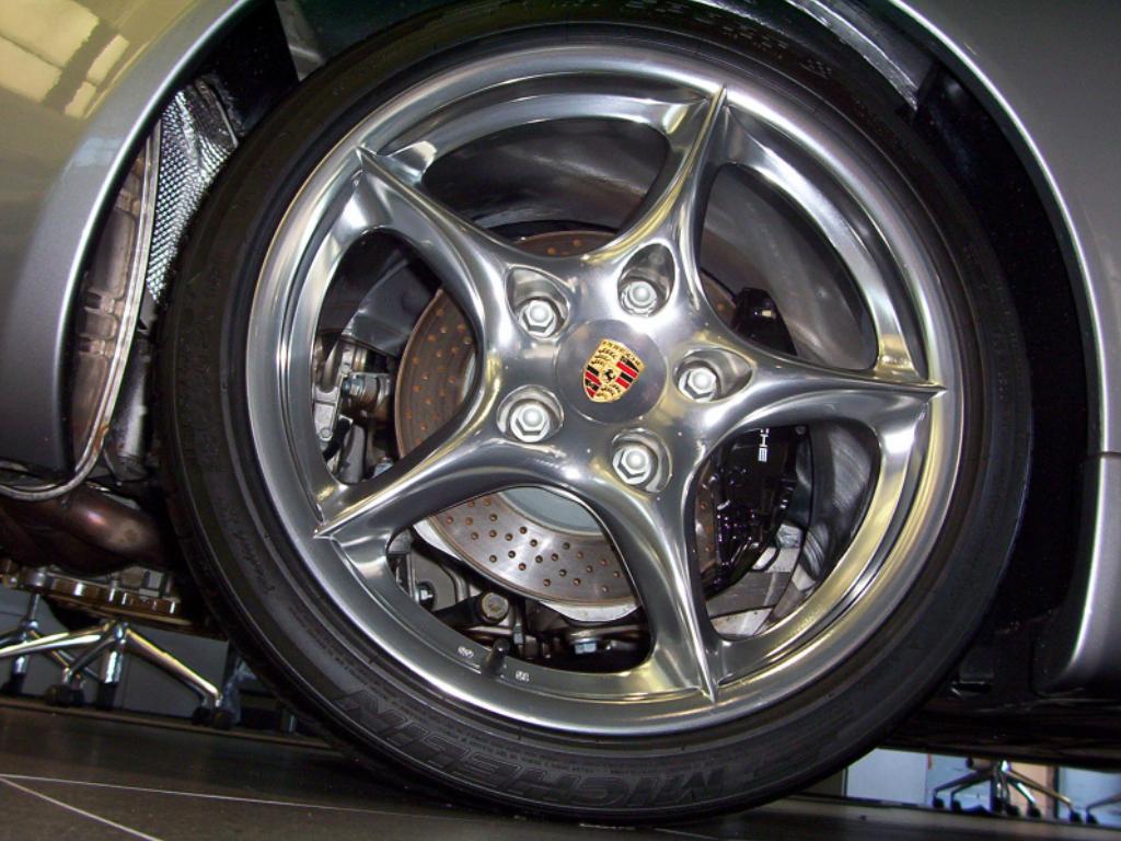 http://4.bp.blogspot.com/-9u5b1PBX92Q/T46SiIwQANI/AAAAAAAA1f0/XbEnGPYQM_Q/s1600/Porsche+996+911+40th+Anniversary+Carrera+Cars+Wallpapers+(4).jpg