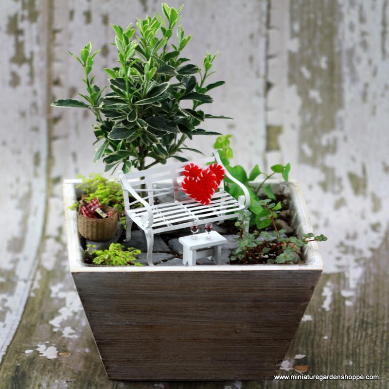 enfeites para mini jardim:Que tal um jardim romântico para o amado, com direito a taça de enfeites para mini jardim:Que tal um jardim romântico para o amado, com direito a taça de