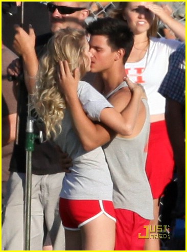 The Stalker Game! - Page 24 Taylor+swift+hot+kiss