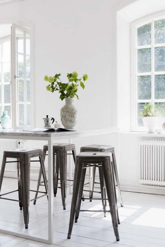 Una cocina blanca de inspiraciÃn shabby chic / a white kitchen ...