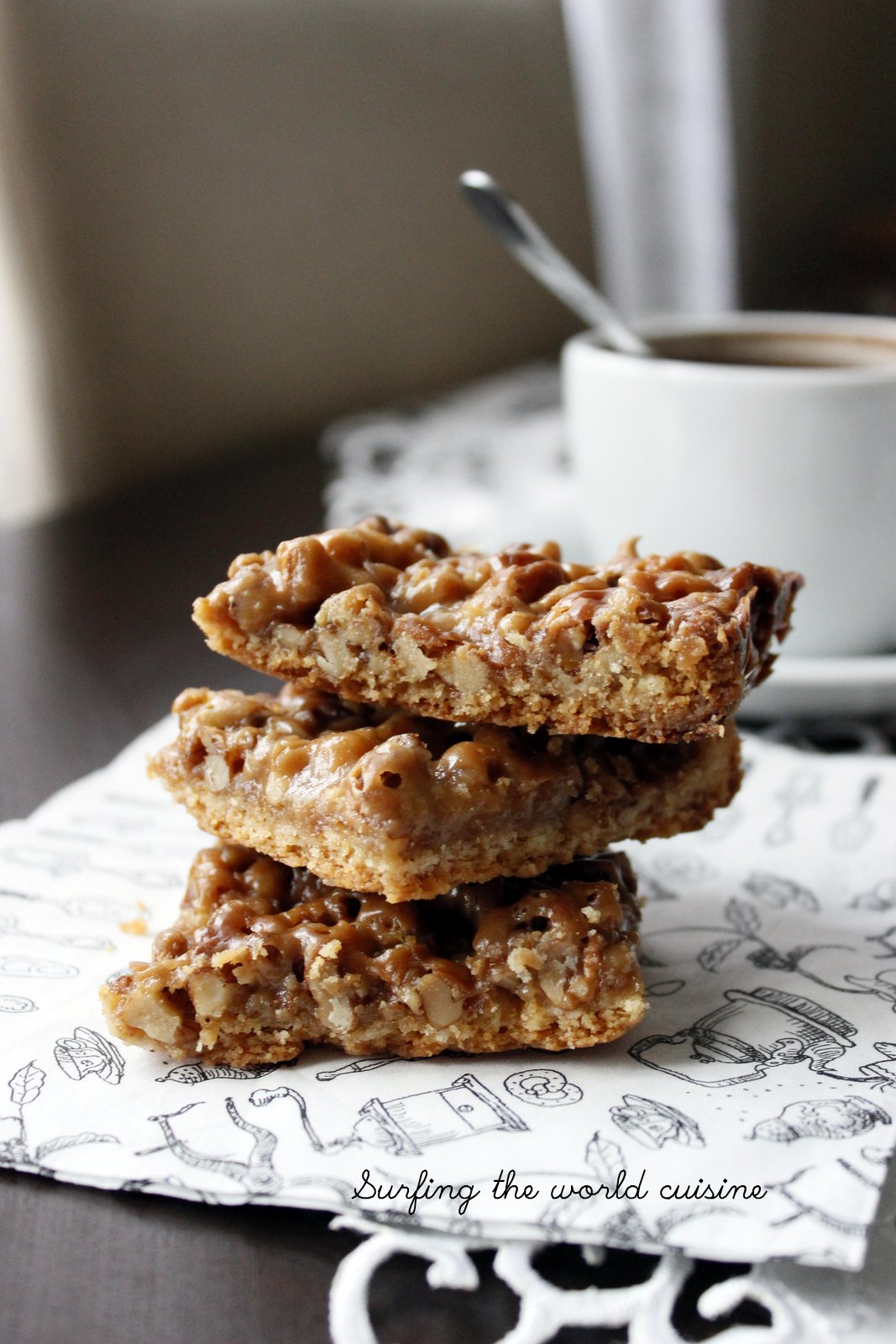 Walnut and caramel bars / Graikinių riešutų ir karamelės kvadratėliai