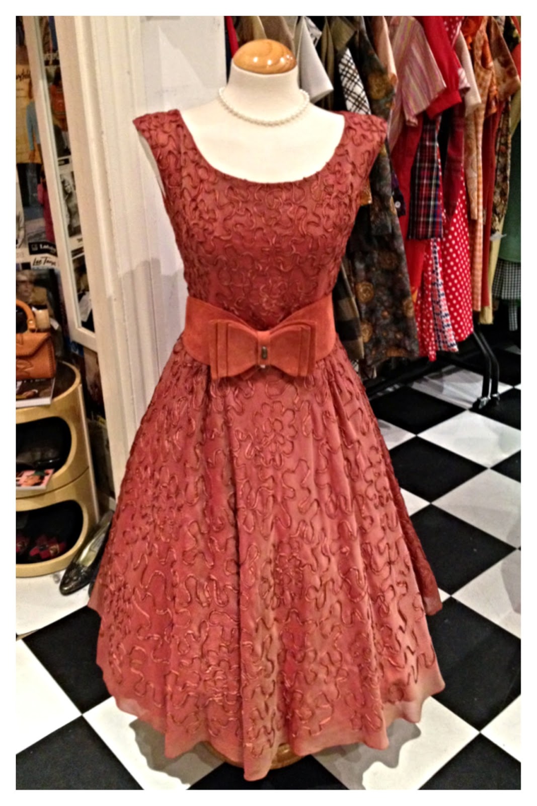 Frock&Roll Vintage Clothing & Accessories Decade Style Icons from the