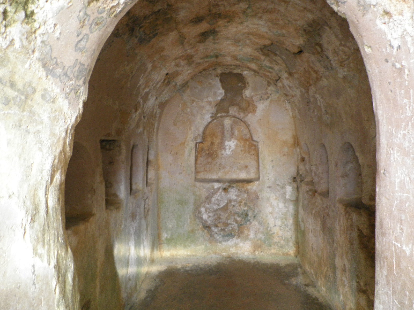 Unos amigos de Paradores Necrópolis romana de Carmona