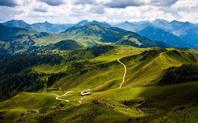 ws_Road_over_mountains_2560x1600.jpg
