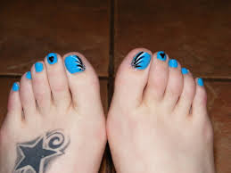 Uñas con rosas para los pies Uñas con rosas para los pies