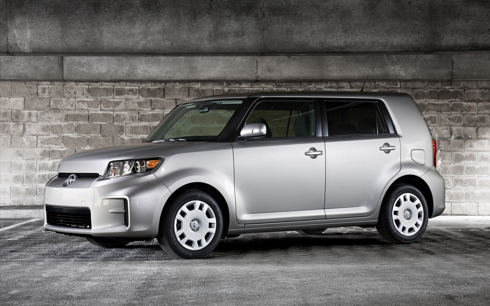 http://4.bp.blogspot.com/-9ySoJZcuCZw/TZs7JPgOL5I/AAAAAAAAAmk/n4mSvlvOdYs/s1600/Scion-xB-2011-widescreen-05.jpg