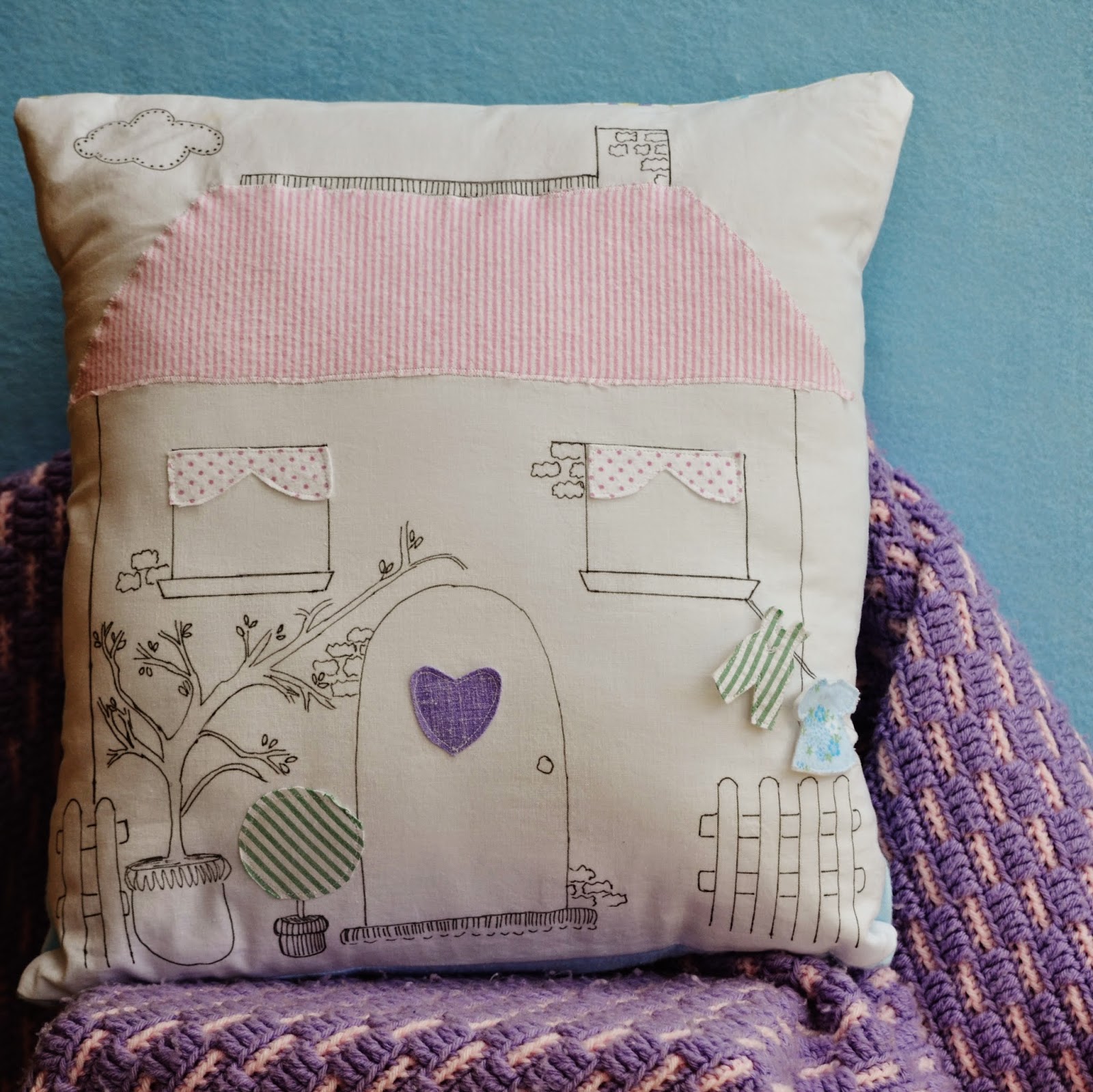 Snugglebug University House Pillow Tutorial