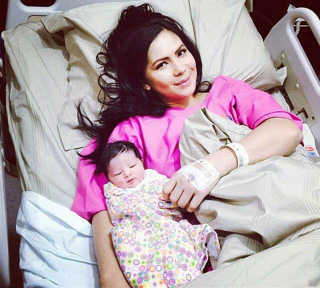 Gambar Rozita Che Wan Selepas Bersalin (9 GAMBAR) Gambar Rozita Che Wan Selepas Bersalin, Gambar Bayi Rozita Che Wan Dan Zain Saidin Baru Lahir, Gambar bayi Rozita Che Wan (Che Ta) dan Zain Saidin baru lahir pada 1 November 2014, Gambar Anak Rozita Che Wan Yang Baru Lahir, 1/11/2014, 1November2014, Gambar Bayi Rozita Che Wan Dan Zain Saidin Baru Lahir, Che Ta's Baby Newborn, Rozita Che Wan's Baby Newborn