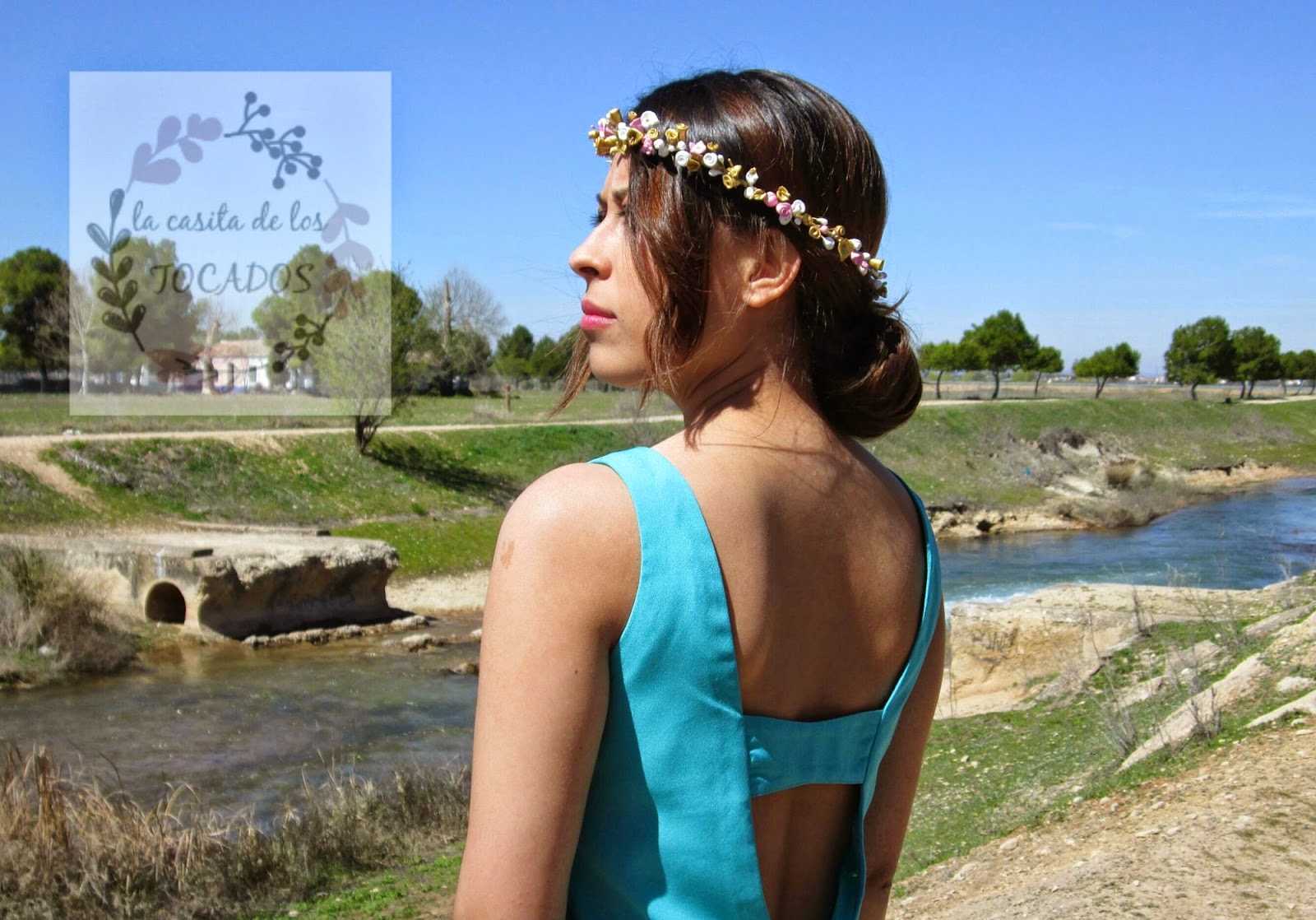 Reportaje de otros complementos para boda primavera - verano 2015 La casita de los TOCADOS corona de flores de porcelana para boda en colores dorado, rosa y blanco mate