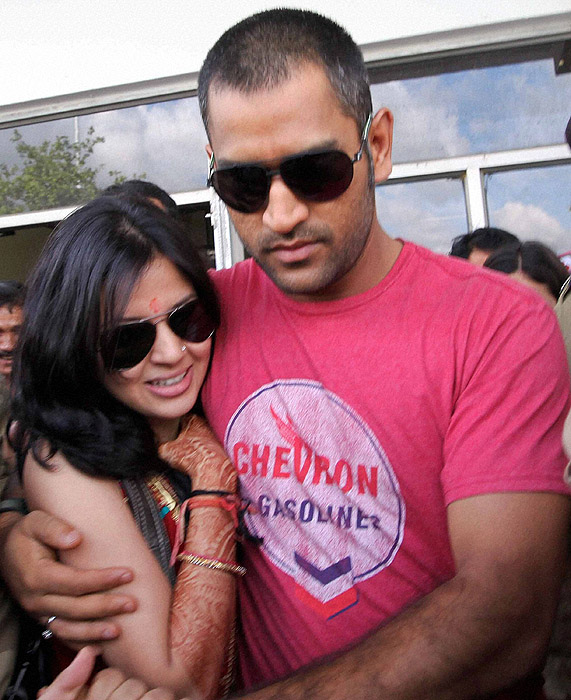 Mahendra Singh Dhoni with his wife Mahendra Singh Dhoni