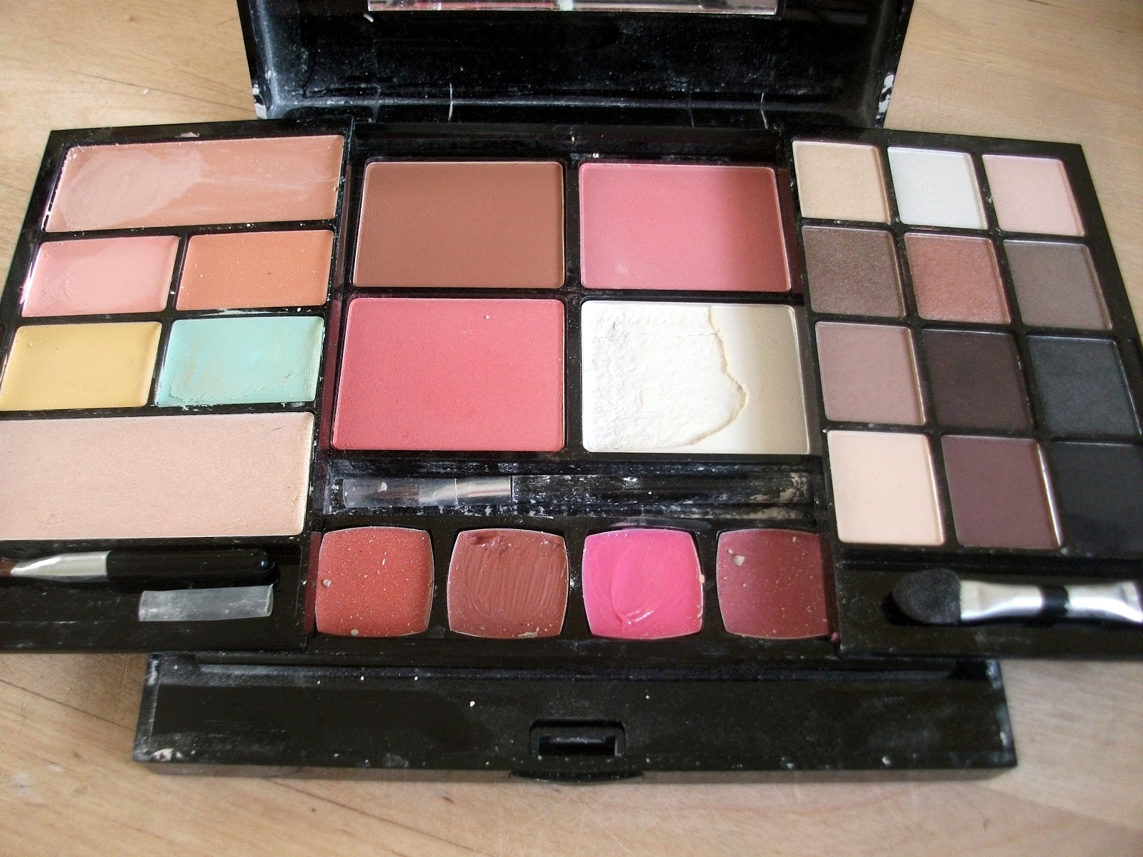 GemSeren UK Beauty Blog TK Maxx Haul Jemma Kidd Back Stage Makeup Set