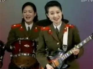 北韓板 少女時代 7女兵持電吉他彈唱